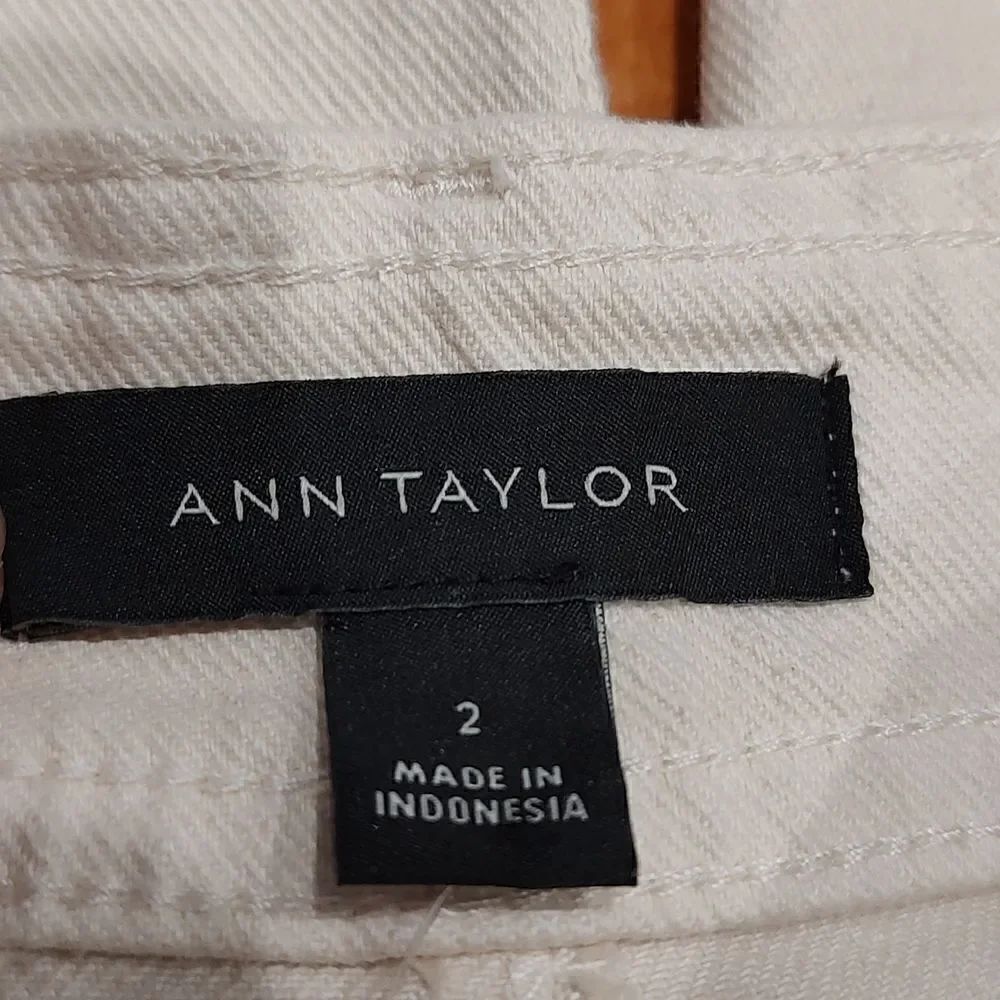 Ann Taylor The Wide Leg High Rise Natural Denim Jean Pants  NWT - Picture 3 of 11